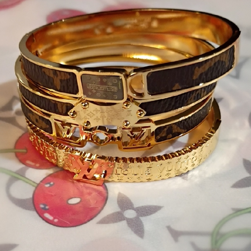 Source Unknown Gold and Brown Bracelet Set